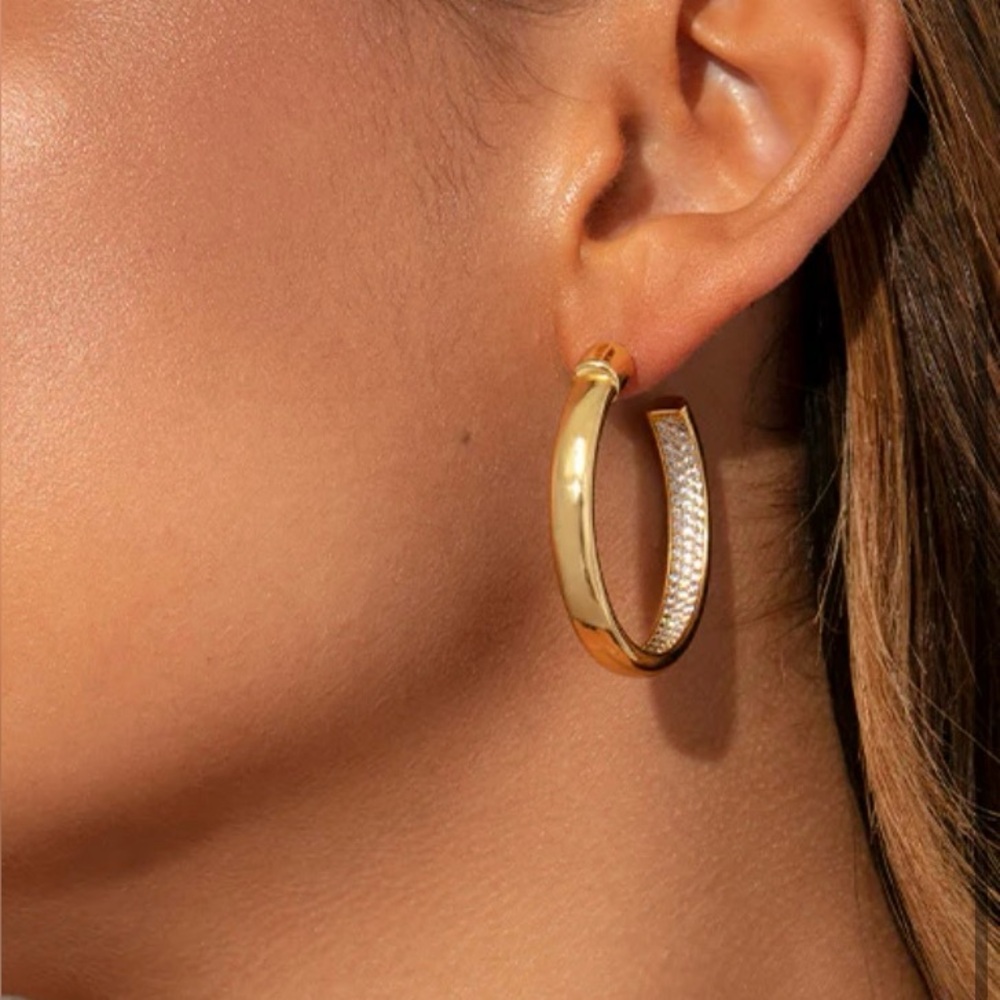 NEW Uncommon James Gold Closer Look Hoops